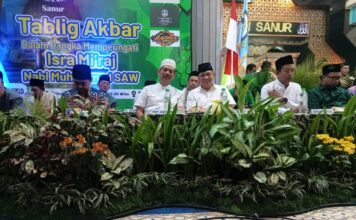 “Di Bawah Kubah Masjid Al Ikhsan: Dua Sahabat Menjemput Hikmah”