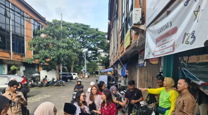 Sinergi Kebaikan Ramadan: Talitha Group Bersama ICMI CIDES dan Bank CIMB Niaga Berbagi Takjil untuk Masyarakat